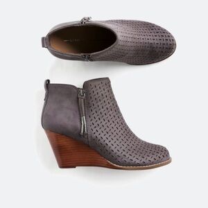 Report wedges size 8